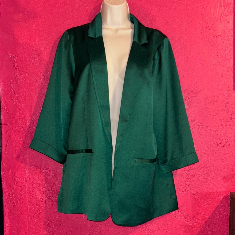 NWT. Maurice’s holiday green satin blazer. Sz Large. Party, evening event.